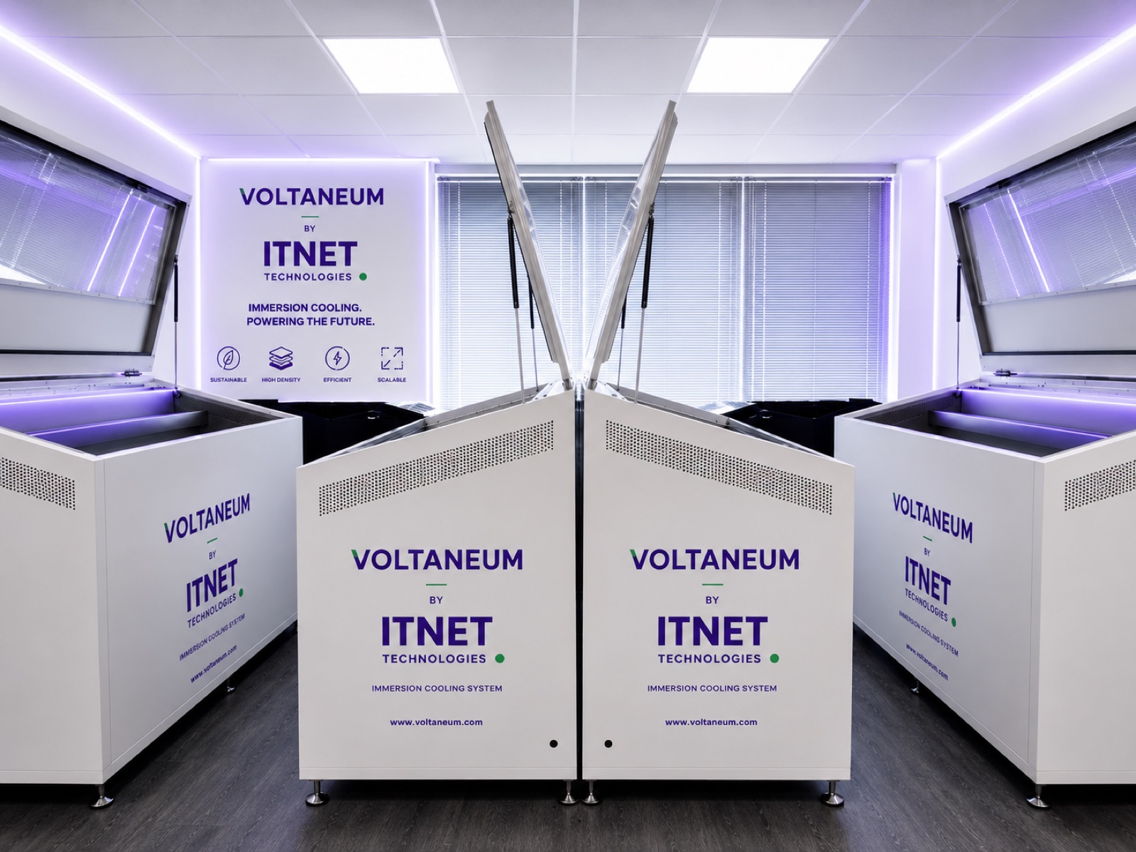 Définition courte - Photo réelle de cuves VOLTANEUM ouvertes dans le showroom ITNET Technologies.